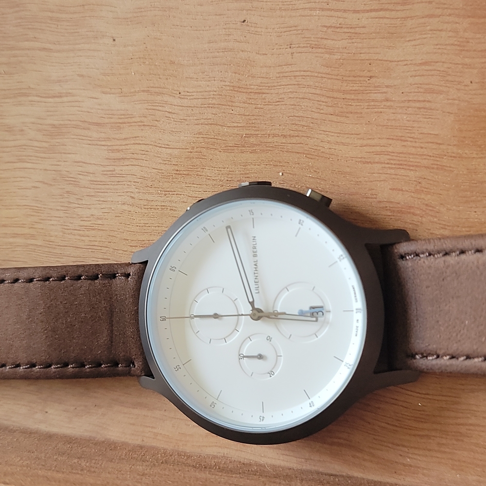 Lilienthal Berlin CHRONOGRAPH DARK SILVER WHITE